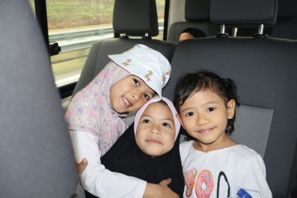 SHOWME KIDS & SPECIAL NEEDS STUDENTS VISIT KENYIR ELEPHANT CONSERVATION VILLAGE