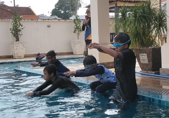 Swimming Class at Sri Arini School 🏊‍♂️