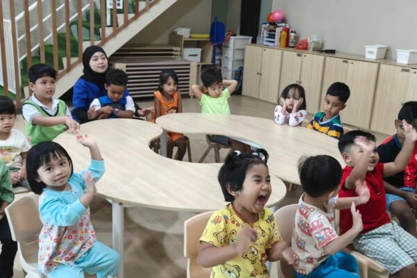 Gross Motor Activity: Passing Balloon with Elbow 🎈