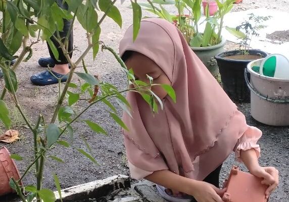English Garden Diary: Growing Language Skills Through Hands-On Learning